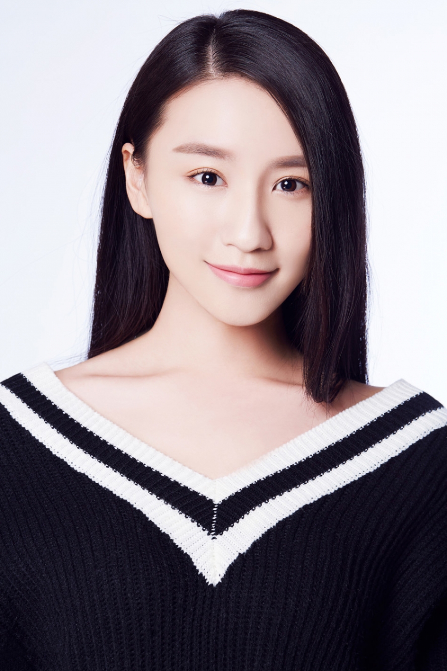 马歌演绎纯美学院派风格恬静写真(2)