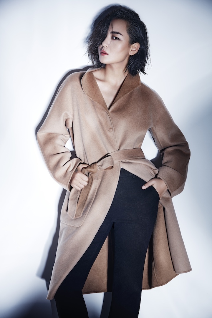 周笔畅帅气中性女人味展现全新写真(2)