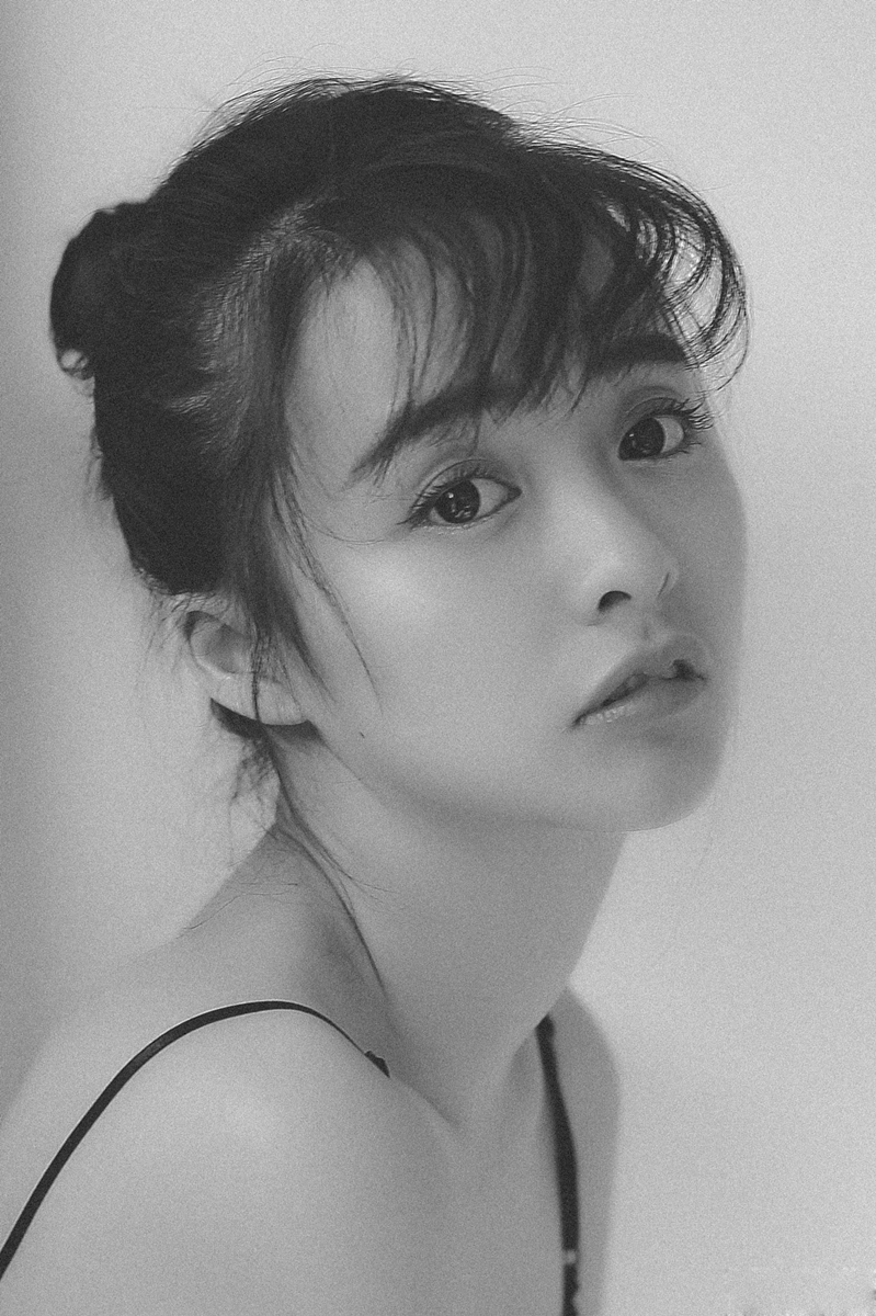 氧气少女余心恬黑白影像清新灵动曝光(4)