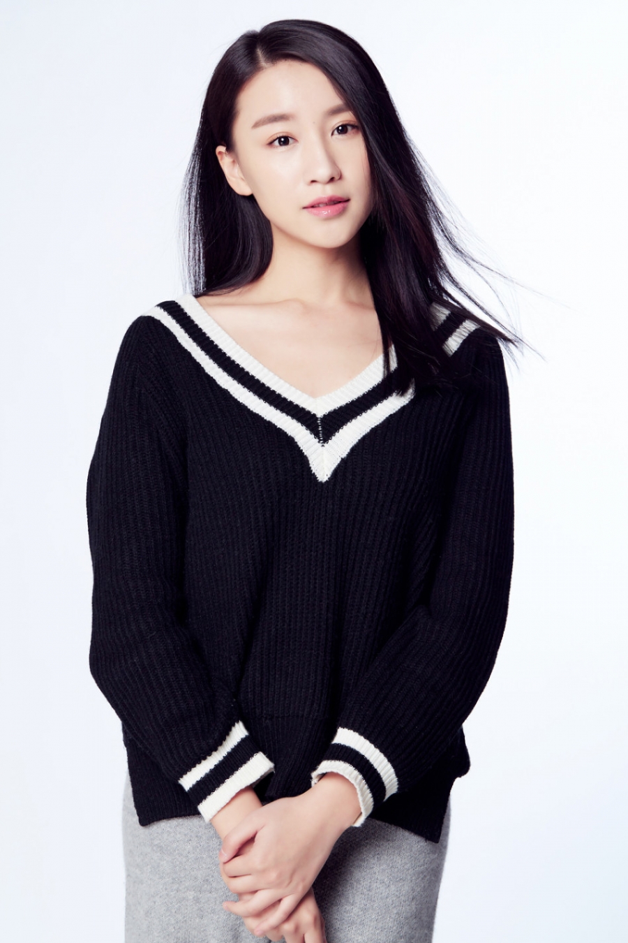 马歌演绎纯美学院派风格恬静写真(3)