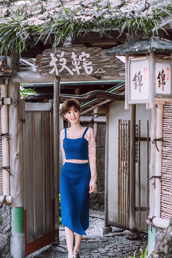 毛晓彤旅行贴心发美照魅力动人(5)