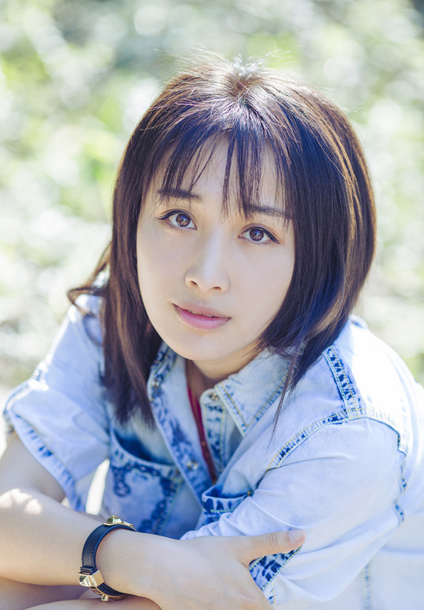 徐申东温暖氧气少女初春动人写真