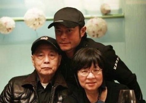 一模一样帅！胡歌等10大男星与父亲合影曝光(10)