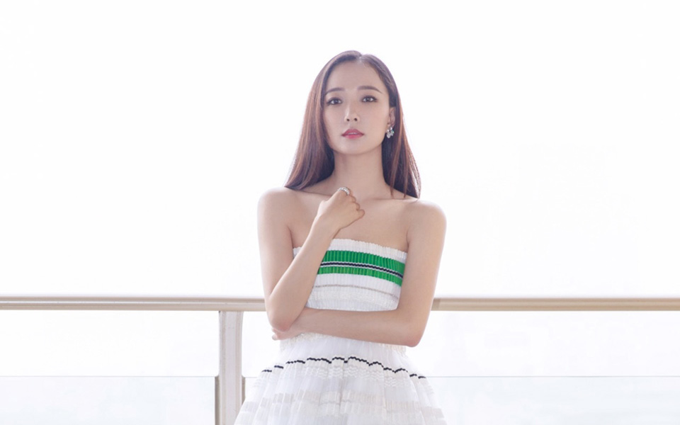 清纯女星王珞丹气质美图