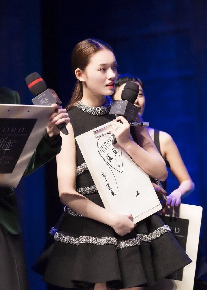 林允一改往日清纯路线秒变冷艳酷女(4)