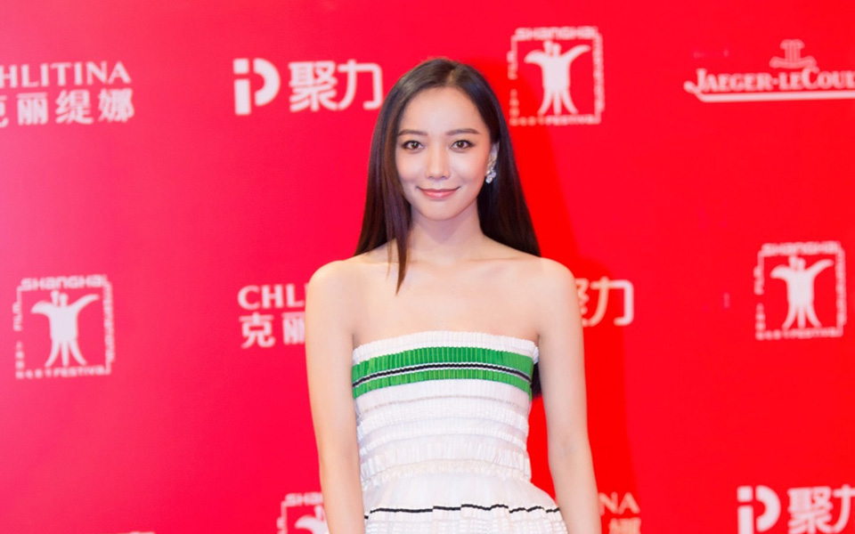 清纯女星王珞丹气质美图(4)