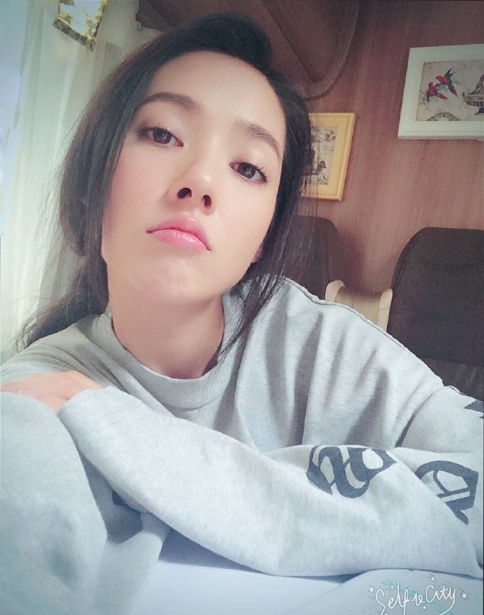 郭碧婷发照调侃自己太自恋网友大呼美丽(6)