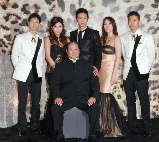 佟大为生三胎算什么!这些明星都有四五个娃,而他居然生了17个(10)