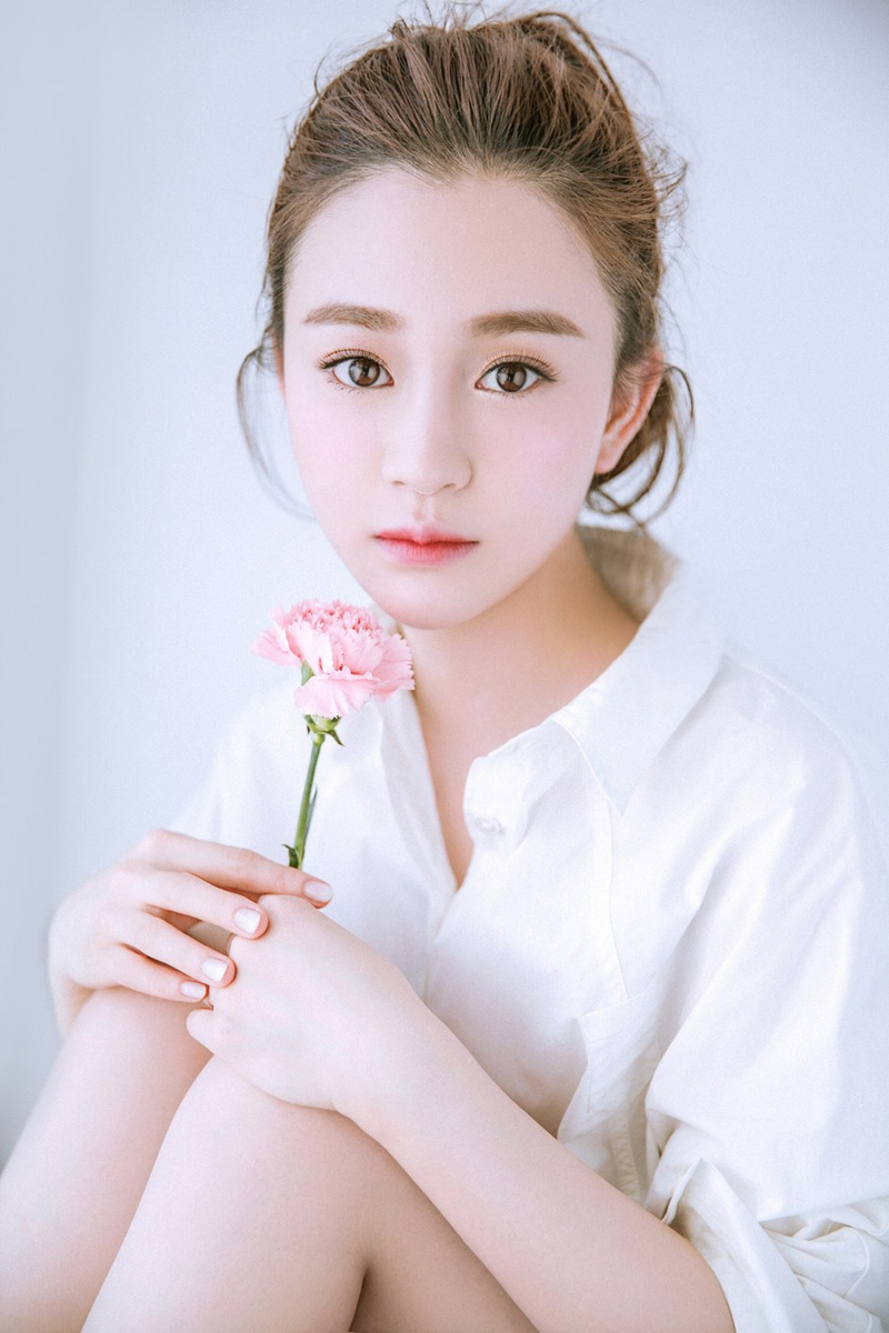 陈昱霖白衬衣写真率性魅力写真