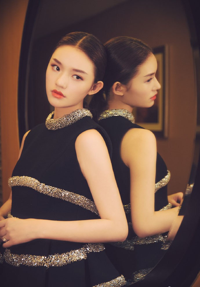 林允一改往日清纯路线秒变冷艳酷女(2)