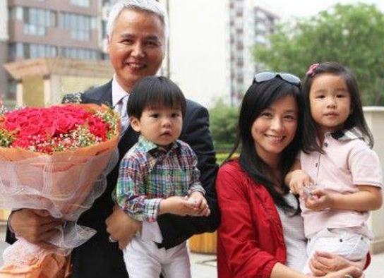 佟大为生三胎算什么!这些明星都有四五个娃,而他居然生了17个(9)