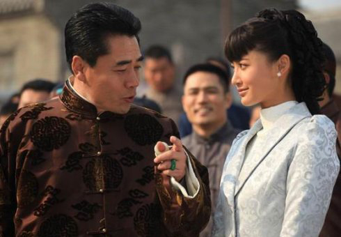 玩父女恋，头婚嫁导演二婚啃嫩草，她才是大赢家(4)