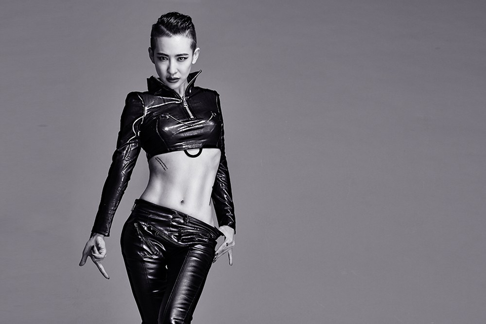 郭柯彤霸气张扬曝黑白质感大片(4)