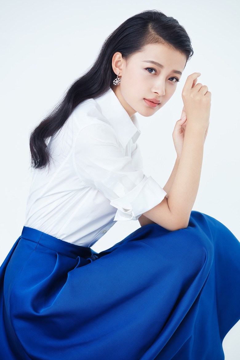 孙怡夏日写真彰显女王气场(2)