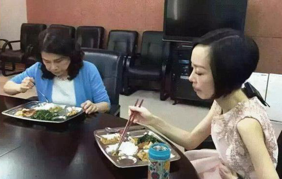 娱乐圈第一瘦女星陈鲁豫，终于知道她为什么瘦得吓人了！(9)