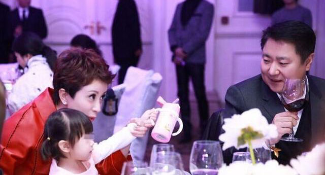 阔太金巧巧庆生朋友圈豪华堪比巨星(4)