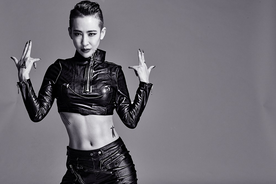 郭柯彤霸气张扬曝黑白质感大片(3)