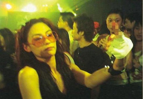 雪莉等娱乐圈10大女星夜店豪放照曝光(2)