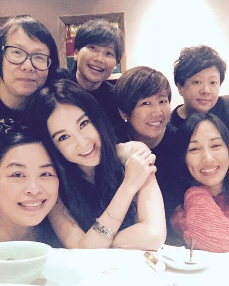 49岁的王祖贤依然美如画,而她们30岁不到脸就垮了(4)