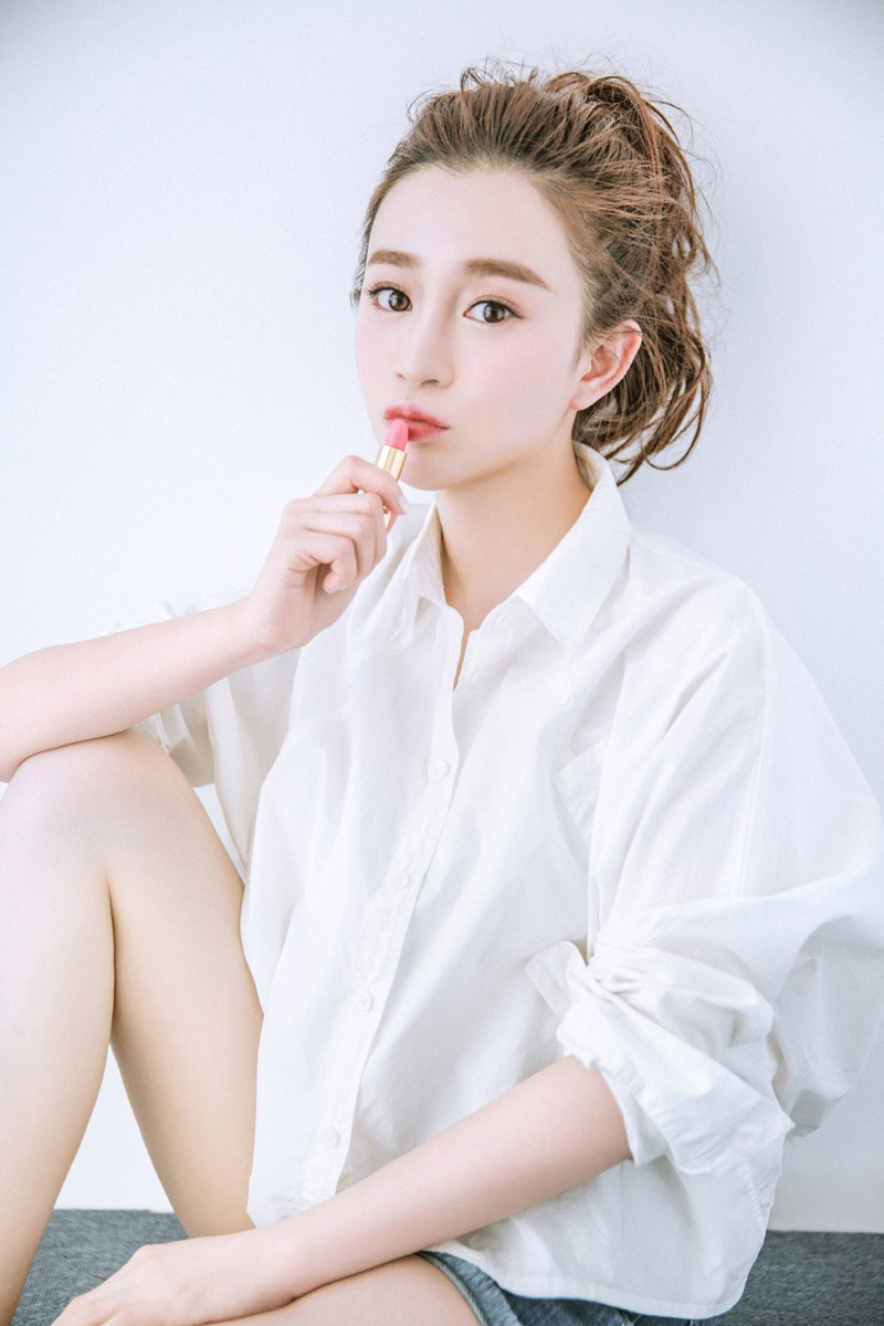 陈昱霖白衬衣写真率性魅力写真(2)