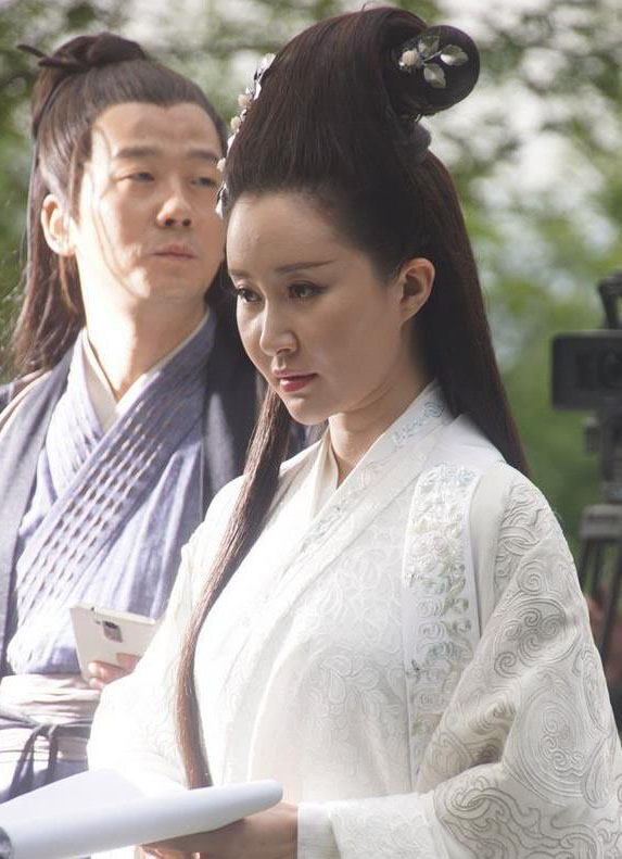 49岁的王祖贤依然美如画,而她们30岁不到脸就垮了(7)