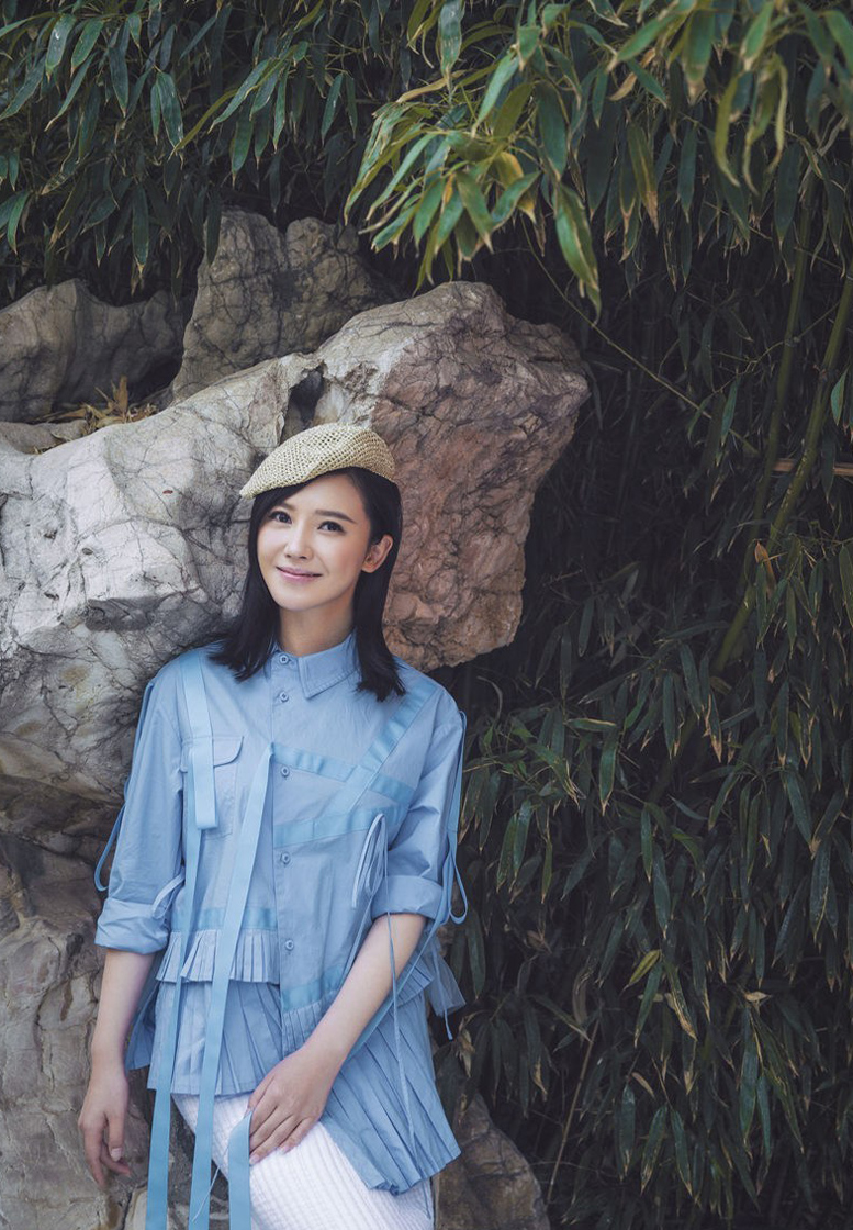 杨子姗夏日街拍美如画时尚写真(2)