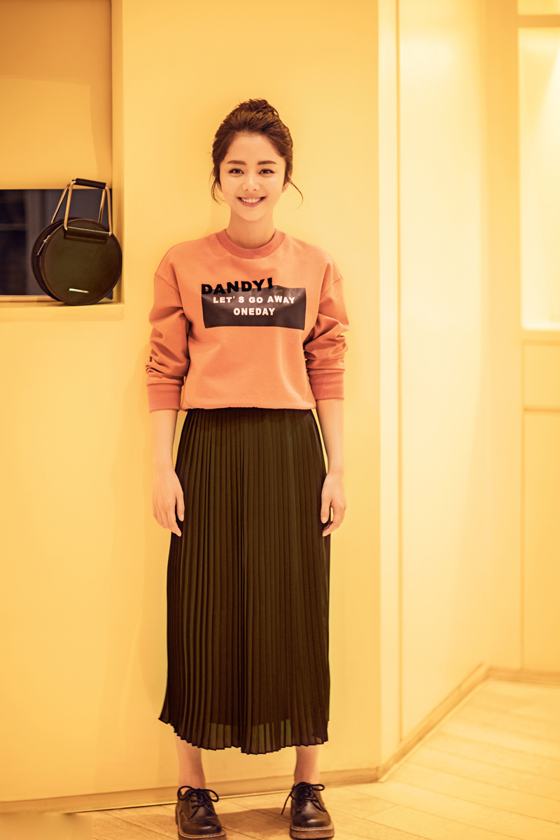 谭松韵洋溢青春甜美活力(2)