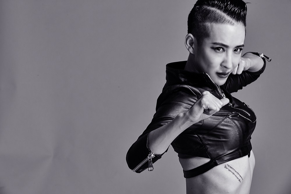 郭柯彤霸气张扬曝黑白质感大片(6)