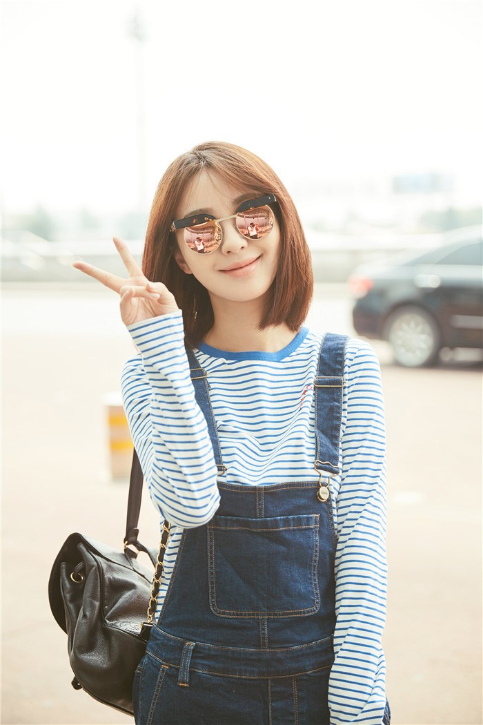 李菲儿尽显好身材最新机场照曝光(5)