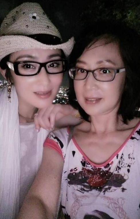 娱乐圈12大童颜女神水嫩照曝光,谁才是旧时光美人