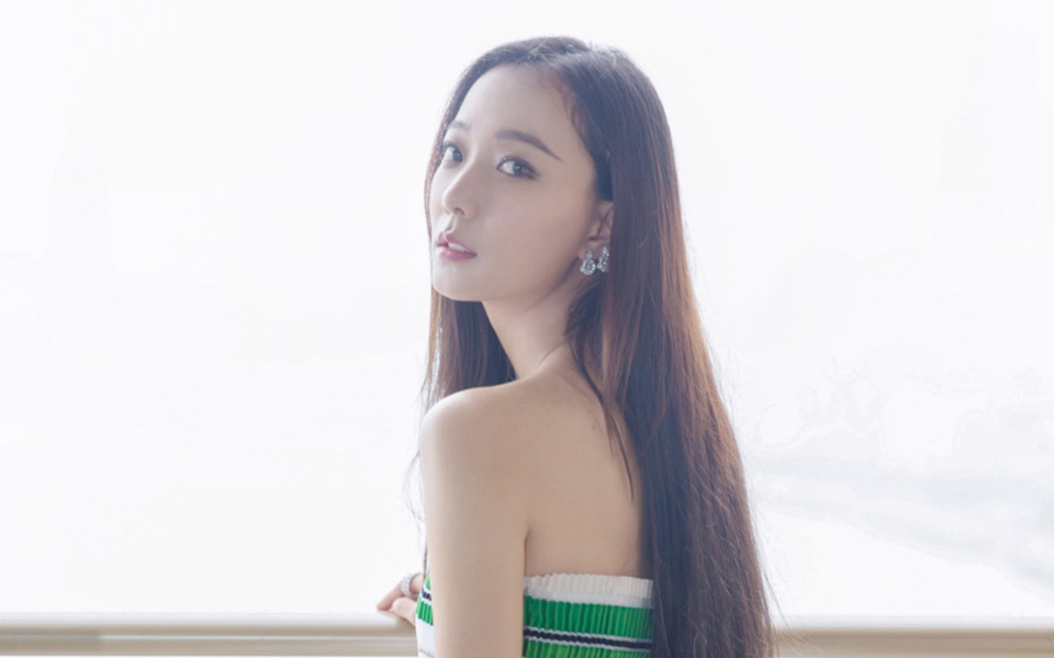 清纯女星王珞丹气质美图(2)