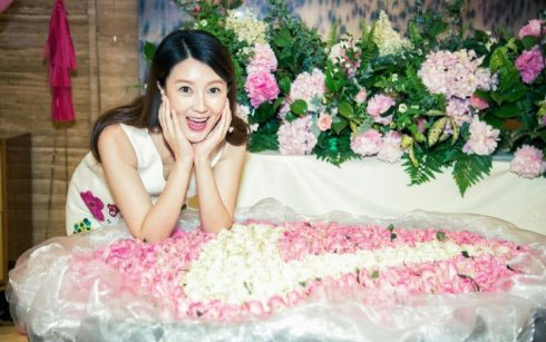 同一个医生？甘薇等假脸姐妹团合影看傻眼