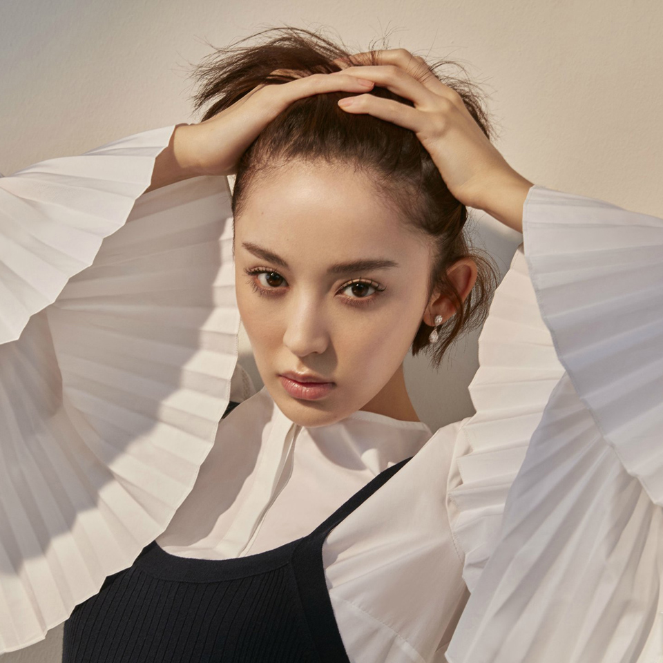 古力娜扎短发清新魅力风尚写真(3)