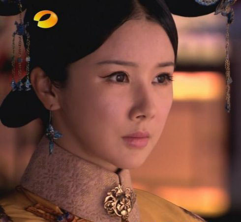 孙菲菲近照笑容僵硬不忍直视，扒扒她如何从第一古典美女作成了整容狂(9)