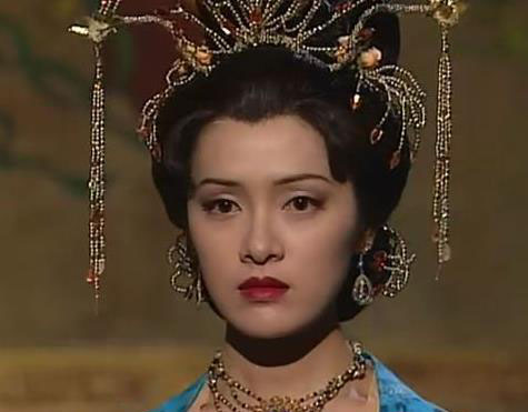 被打成猪头,患癌变卖后冠,沦为卖烟妹,八大港姐现状谁最落魄(21)