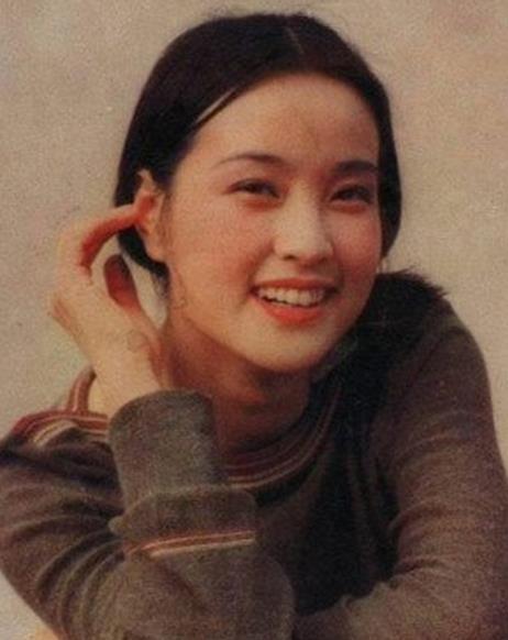 刘晓庆时而嫩如少女，时而糙似大妈，那么她到底是美还是丑呢(5)