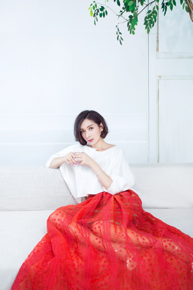 杨恭如精致女神曝端午节大片