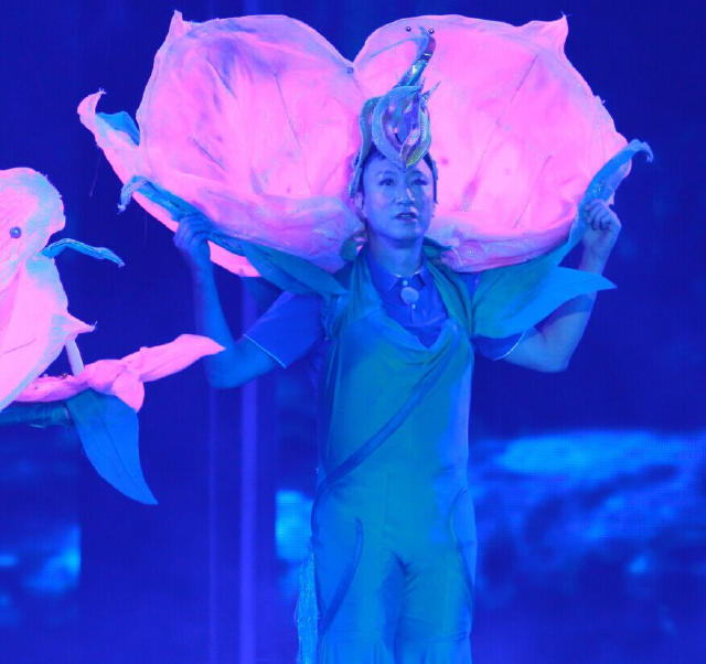 邓超领衔扮女装毁三观的十大男星(8)