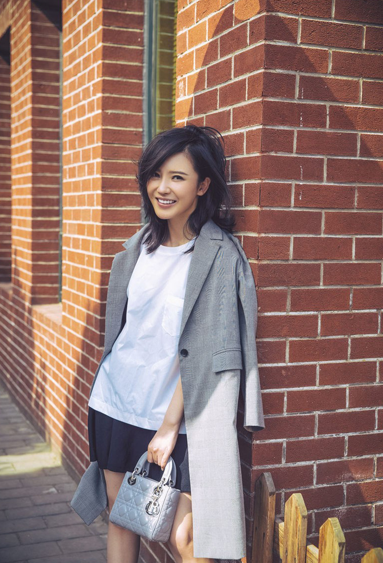 杨子姗夏日街拍美如画时尚写真(3)