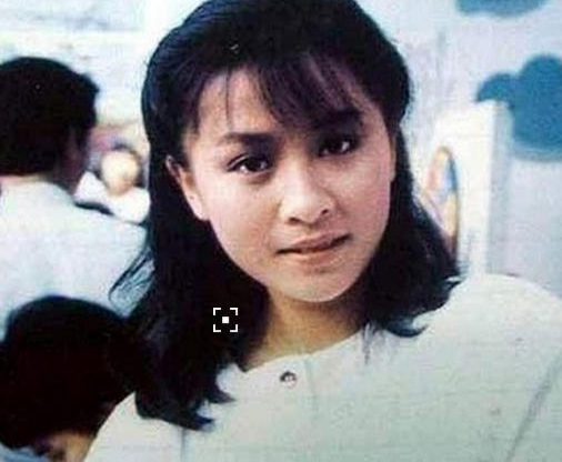 刘嘉玲为何总是消费朋友八卦为自己找话题刷存在