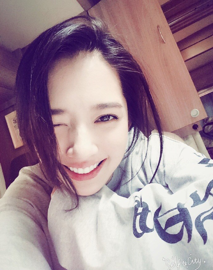 郭碧婷发照调侃自己太自恋网友大呼美丽(2)