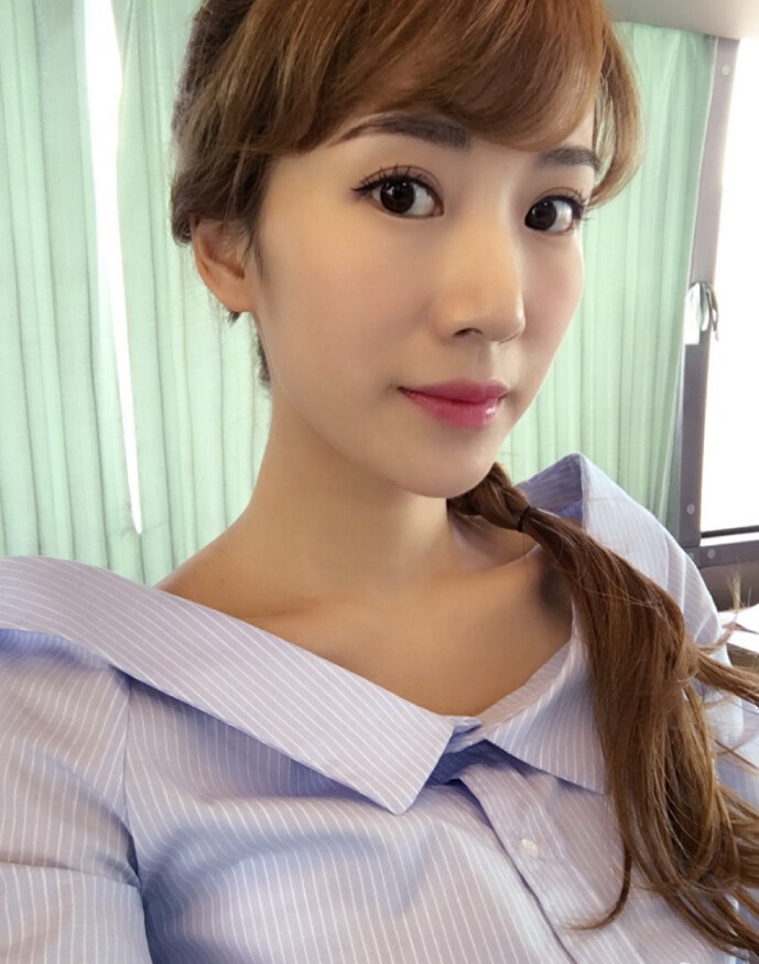 阔太李念扮嫩变萌兔兔甜美魅力少女