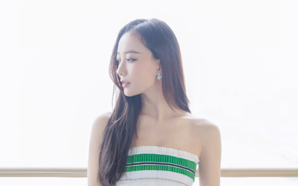 清纯女星王珞丹气质美图(3)
