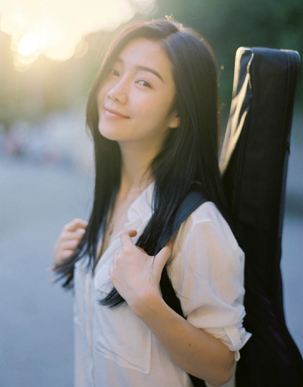 “最美举牌女生”陈娅安私房写真曝光