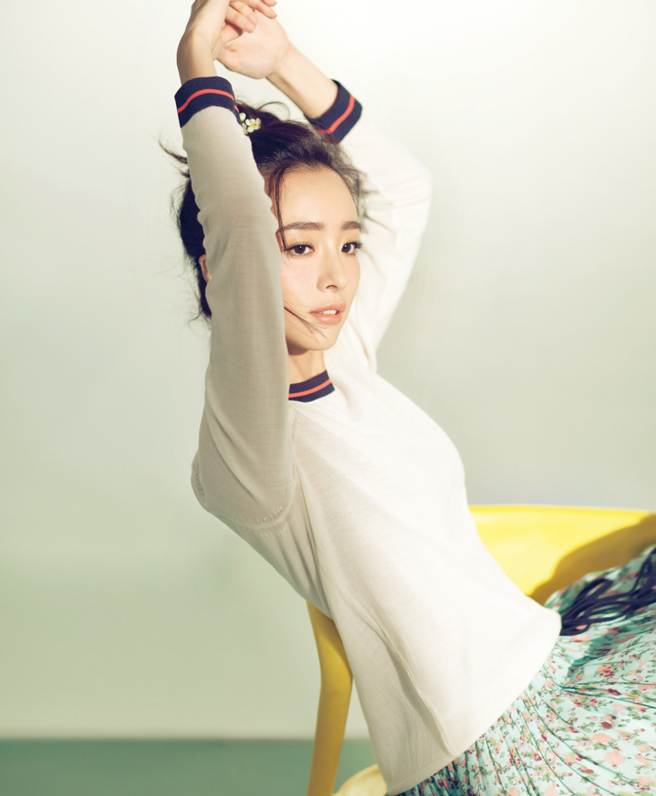 90后气质小花旦胡冰卿清秀文艺范十足