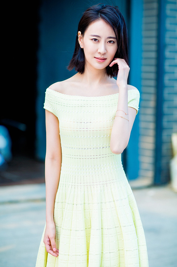 王乐君示范夏日清爽装扮(2)