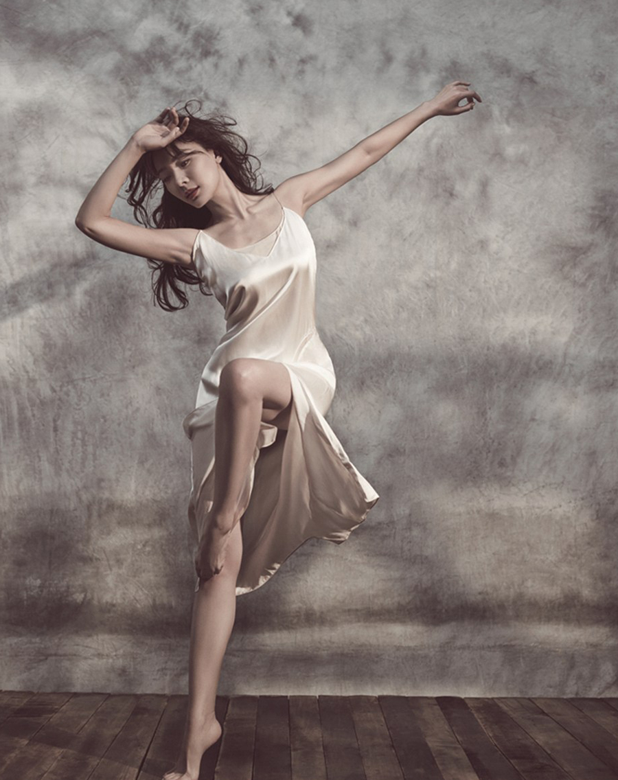 陈数展现空灵气质唯美写真曝光(2)