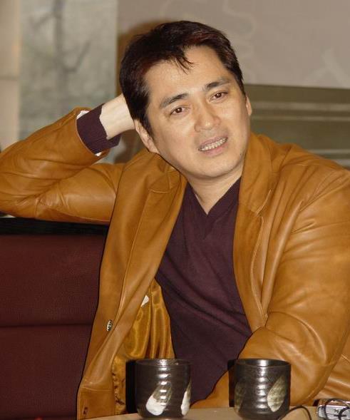 睡粉丝，接私活，流泪播节目，扒扒10大明星惨遭公司开除内幕(4)