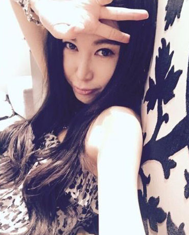 49岁的王祖贤依然美如画,而她们30岁不到脸就垮了(3)