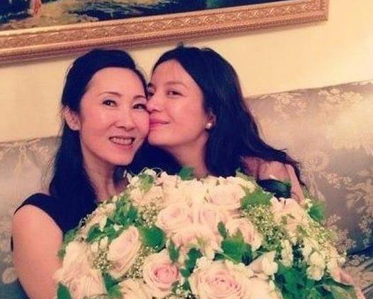 赌王女儿合影王思聪母亲!扒扒娱乐圈三张价值连城的合影(2)